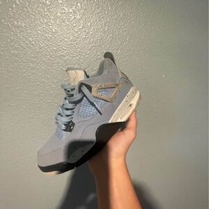Size 8 unc Jordan 4
